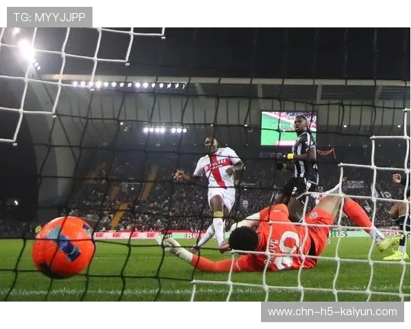 意甲米兰右路突破连续，前场机会不断