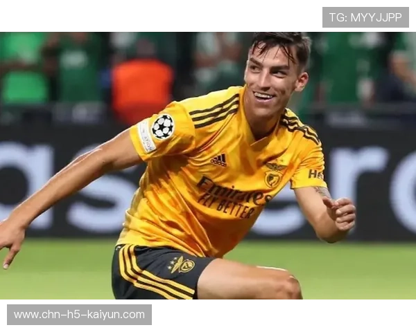 本菲卡穆萨头球暴力冲击，全场沸腾！