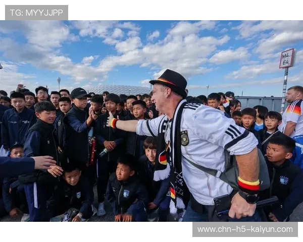 足球俱乐部通过国际友谊赛为青训球员提供更多实战机会，足球国际友谊赛重要吗