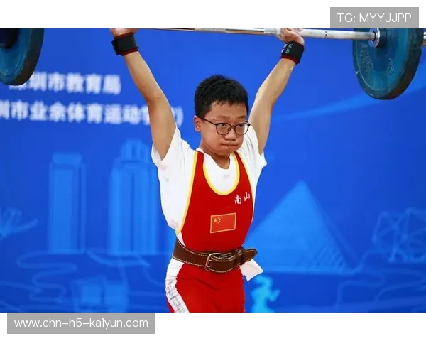 举重俱乐部推动青少年训练的数据化记录与成长评估，业余举重比赛