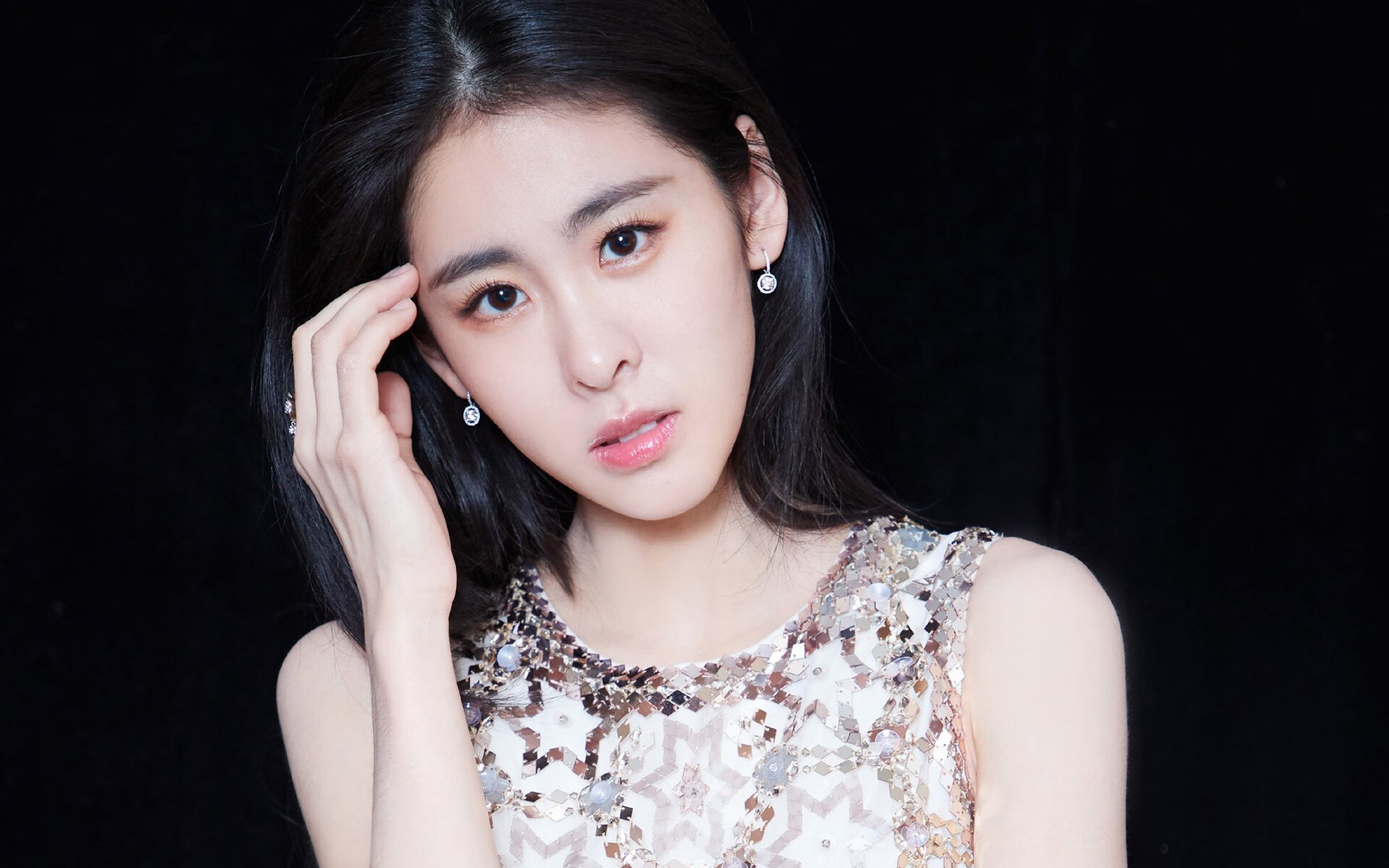 开云体育app在线-德甲拜仁持续高歌猛进，目标锁定多项冠军